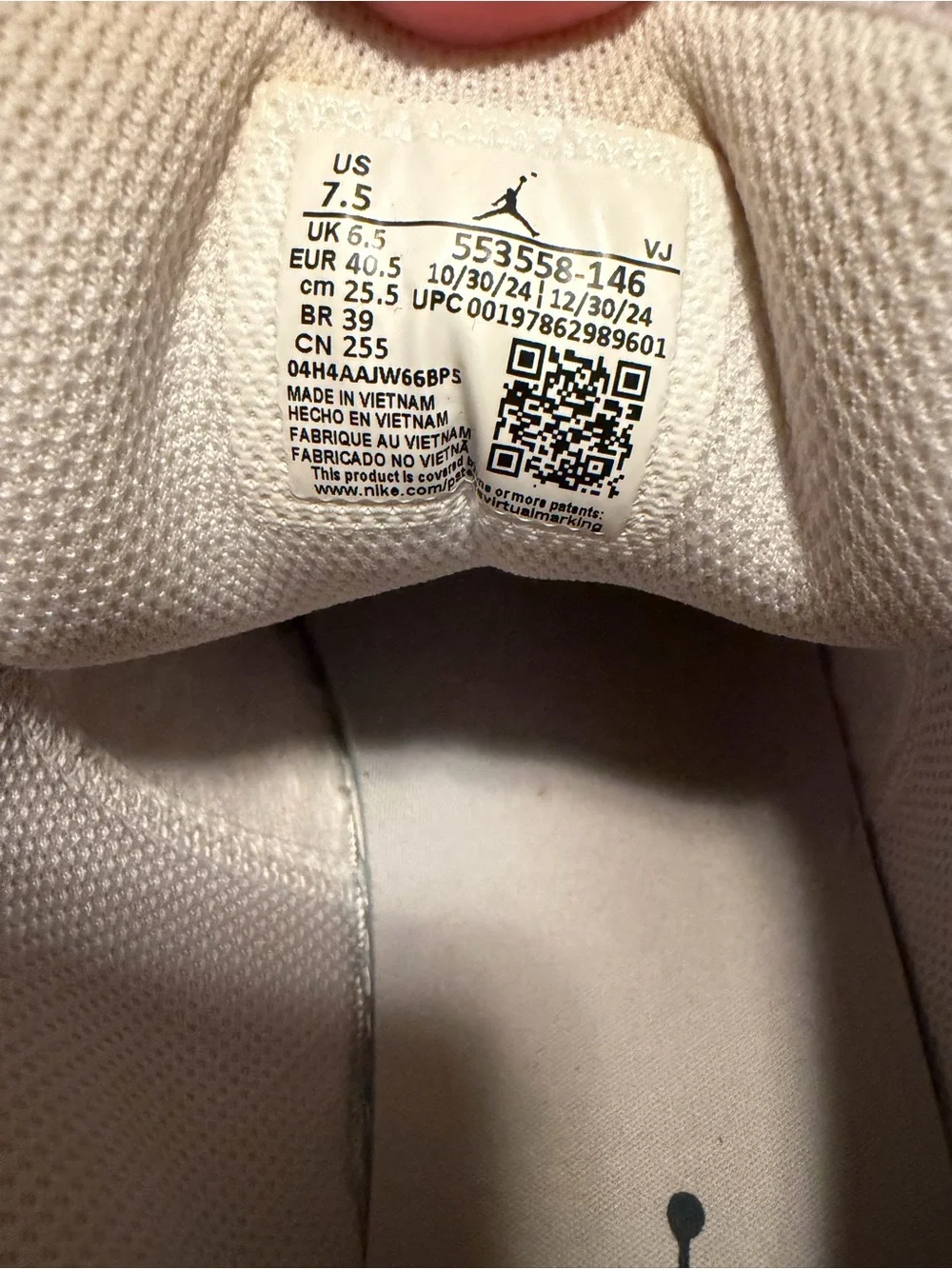 Jordan Kids Low-Top Sneakers in White, Light Gray and Navy